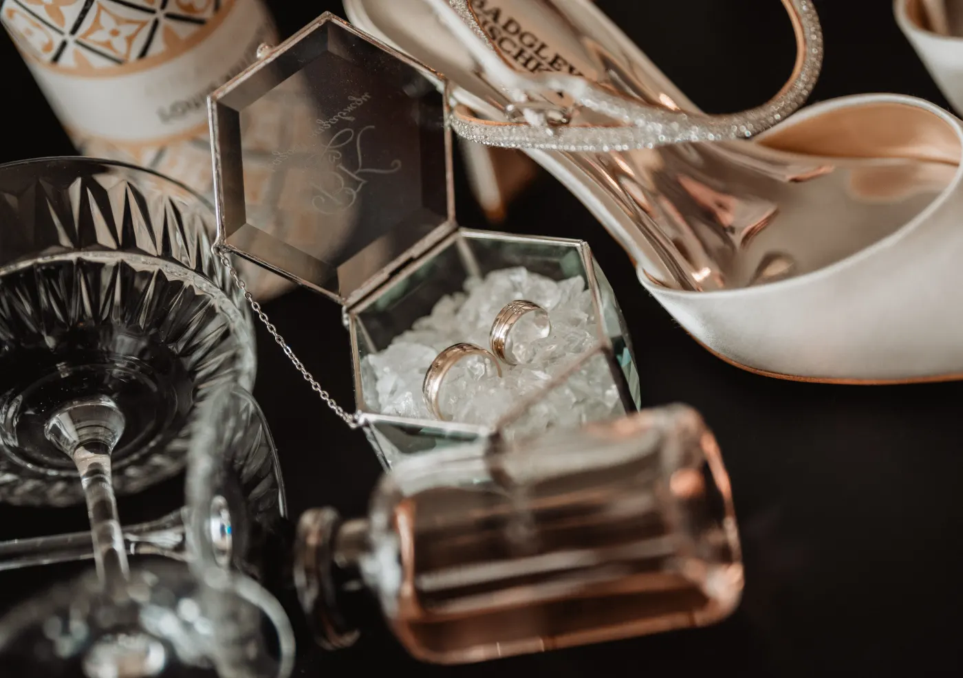 Bridal preparations — wedding at Villa Burov