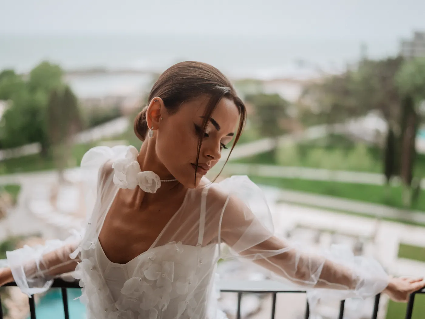 Bridal preparations — wedding at Villa Burov