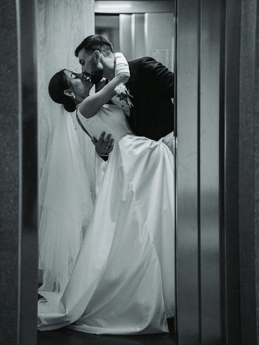Bridal preparations — wedding at Villa Burov
