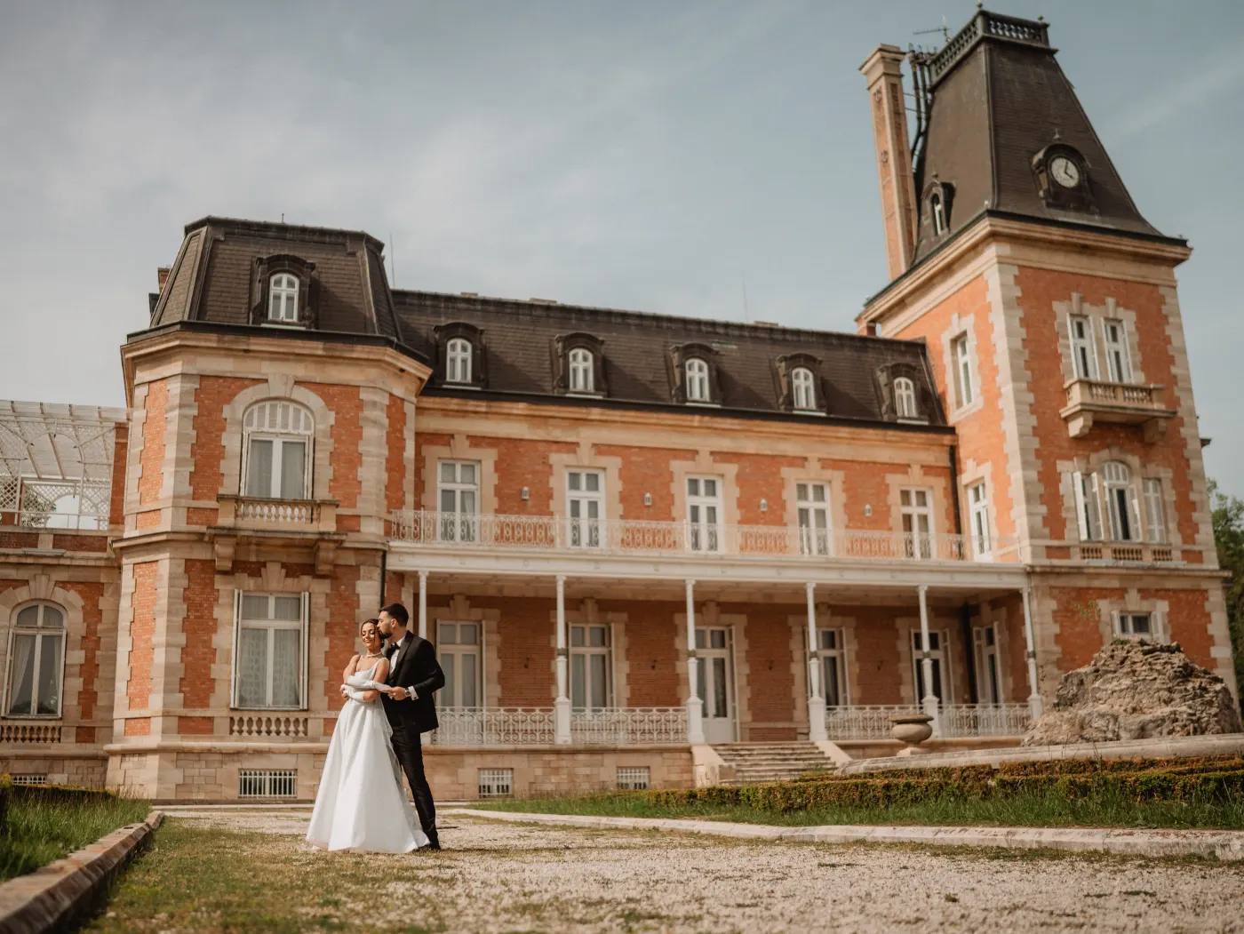 Kat and Vadym — a session with a vintage car