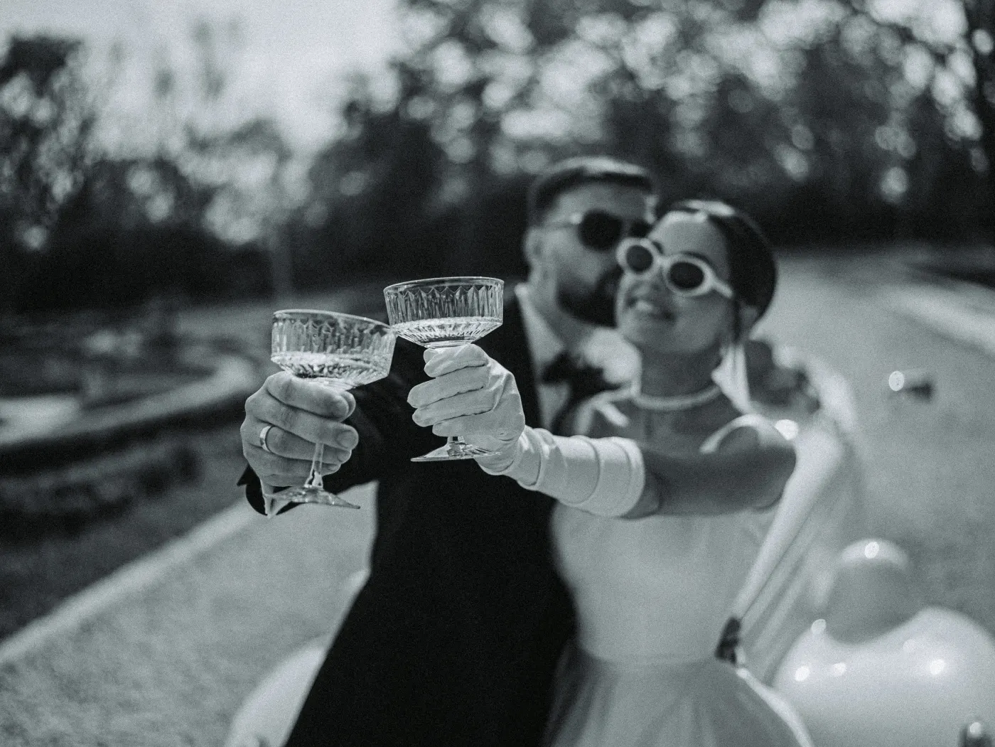 Kat and Vadym — a session with a vintage car