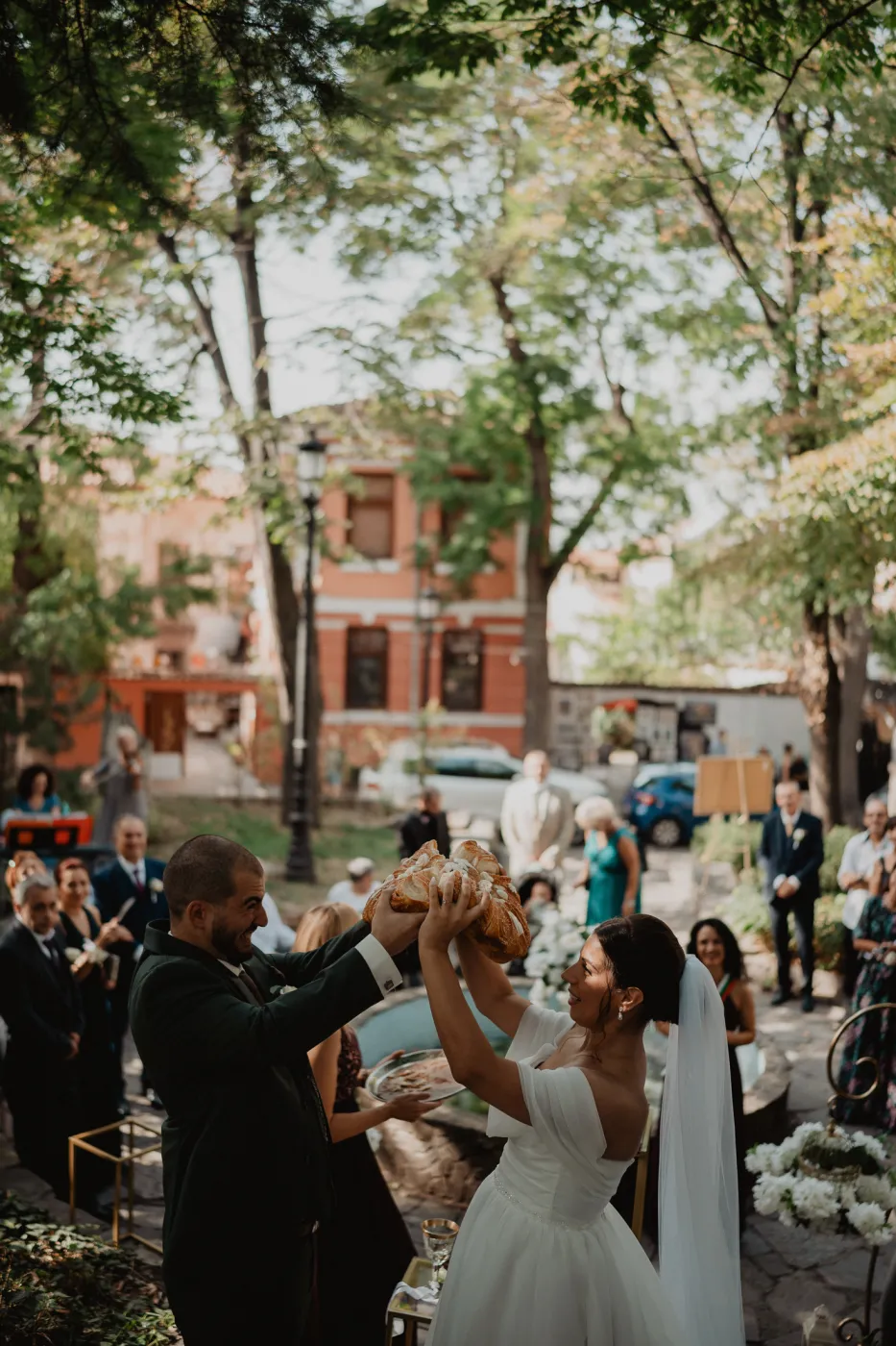 Exchanging vows before passers-by