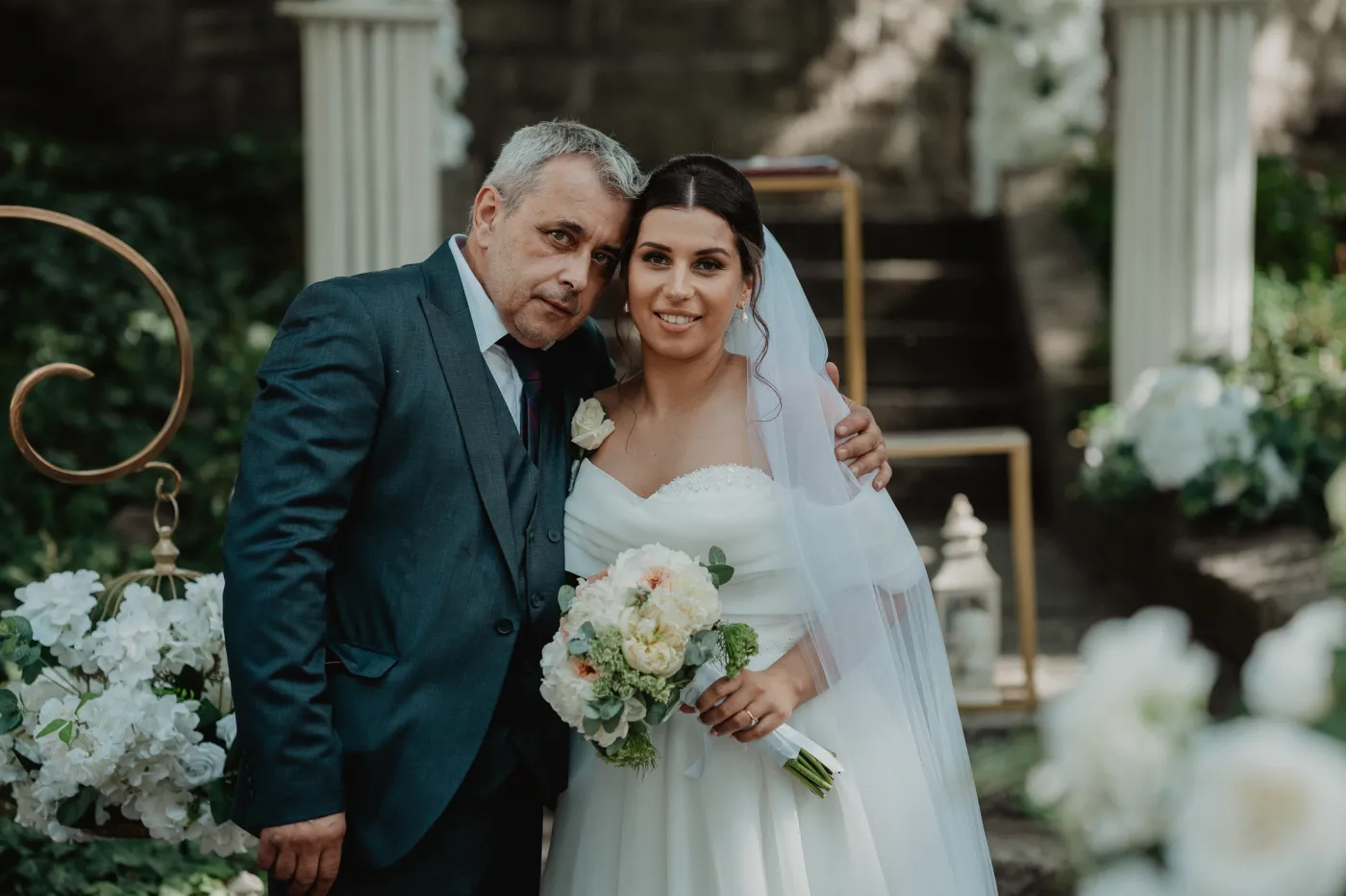 Exchanging vows before passers-by